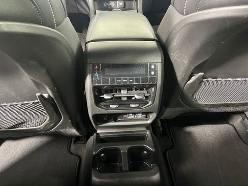 Used 2023 Jeep Grand Cherokee L Laredo image 41