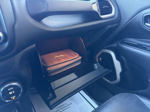 Used 2017 Jeep Renegade Trailhawk image 21