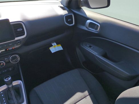 New 2026 Hyundai Venue SE FWD image 17