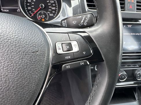 Used 2021 Volkswagen Golf TSI image 28