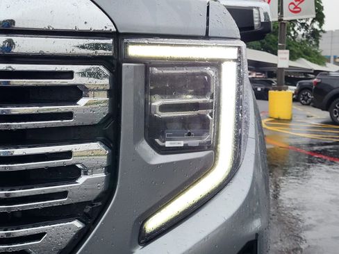 Used 2023 GMC Sierra 1500 Denali w/ Technology Package AWD/4WD image 10