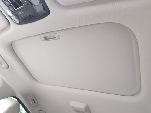Used 2025 Kia Carnival SX Prestige FWD image 16