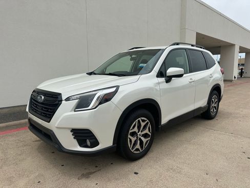 Used 2023 Subaru Forester Premium AWD/4WD image 3