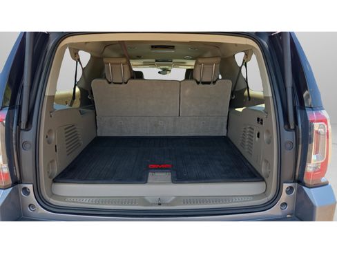 Used 2020 GMC Yukon XL SLT w/ Premium Edition image 16