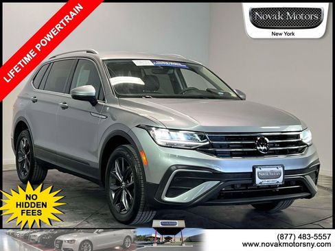 Used 2023 Volkswagen Tiguan SE image 1