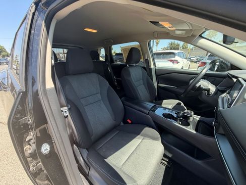 Used 2025 Nissan Rogue SV FWD image 38