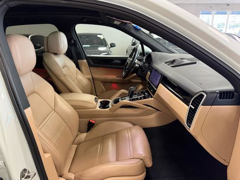 Used 2020 Porsche Cayenne AWD/4WD image 25