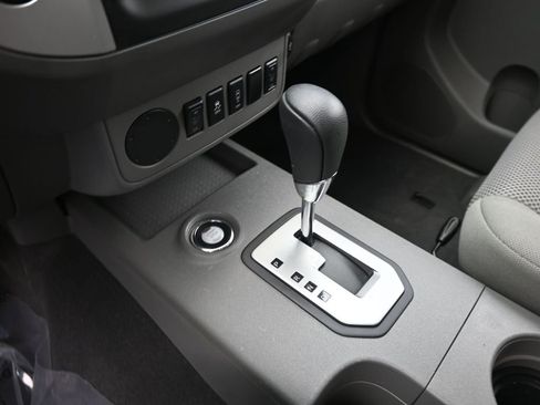 Used 2020 Nissan Frontier SV w/ Midnight Edition Floor Mats image 14