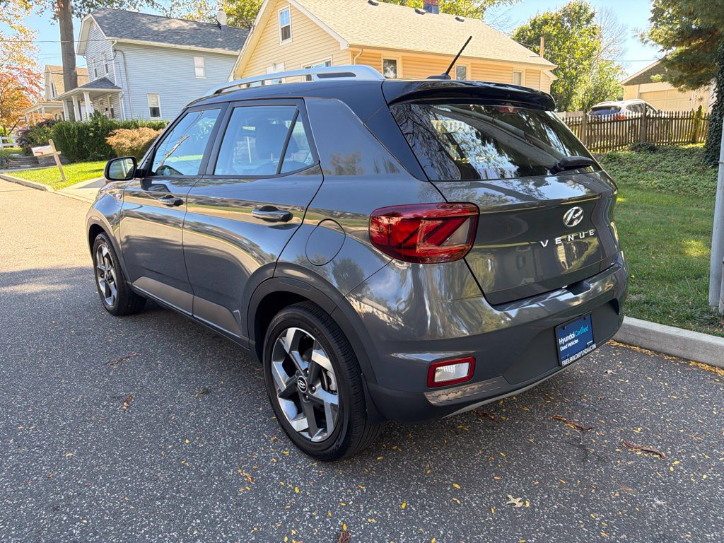 Certified 2024 Hyundai Venue Limited FWD image 4