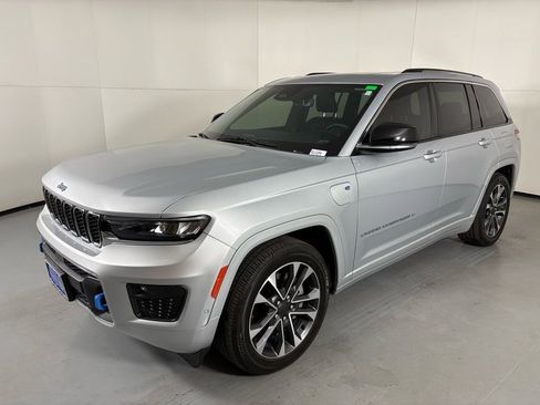 Used 2022 Jeep Grand Cherokee Overland w/ Luxury Tech Group IV image 4