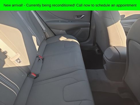 Used 2025 Hyundai Elantra Hybrid FWD image 10
