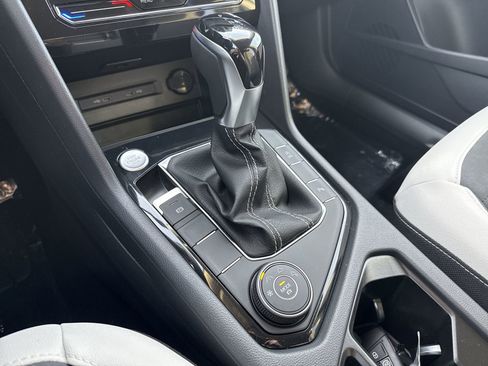 New 2026 Volkswagen Taos SE image 20