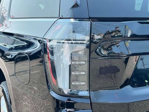 Used 2026 Chevrolet Suburban LT w/ Comfort Package AWD/4WD image 11