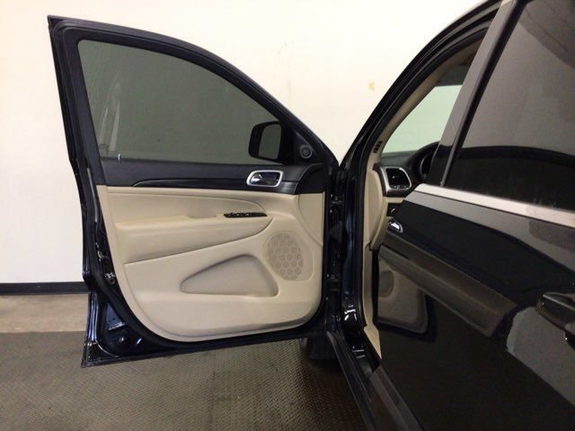 Used 2020 Jeep Grand Cherokee Laredo AWD/4WD image 16