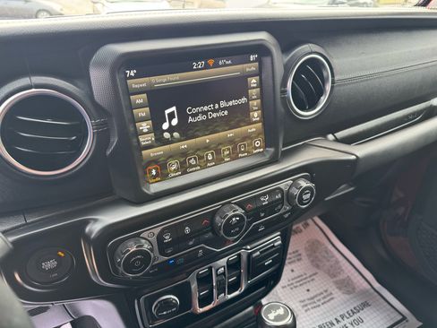 Used 2022 Jeep Wrangler Unlimited Sahara w/ Cold Weather Group image 22