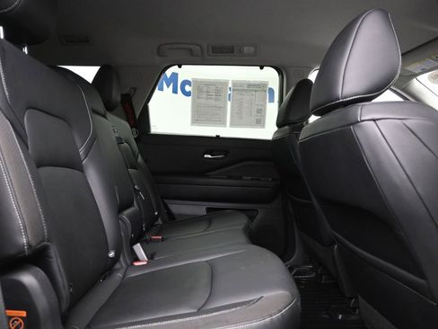 Used 2022 Nissan Pathfinder SL image 9