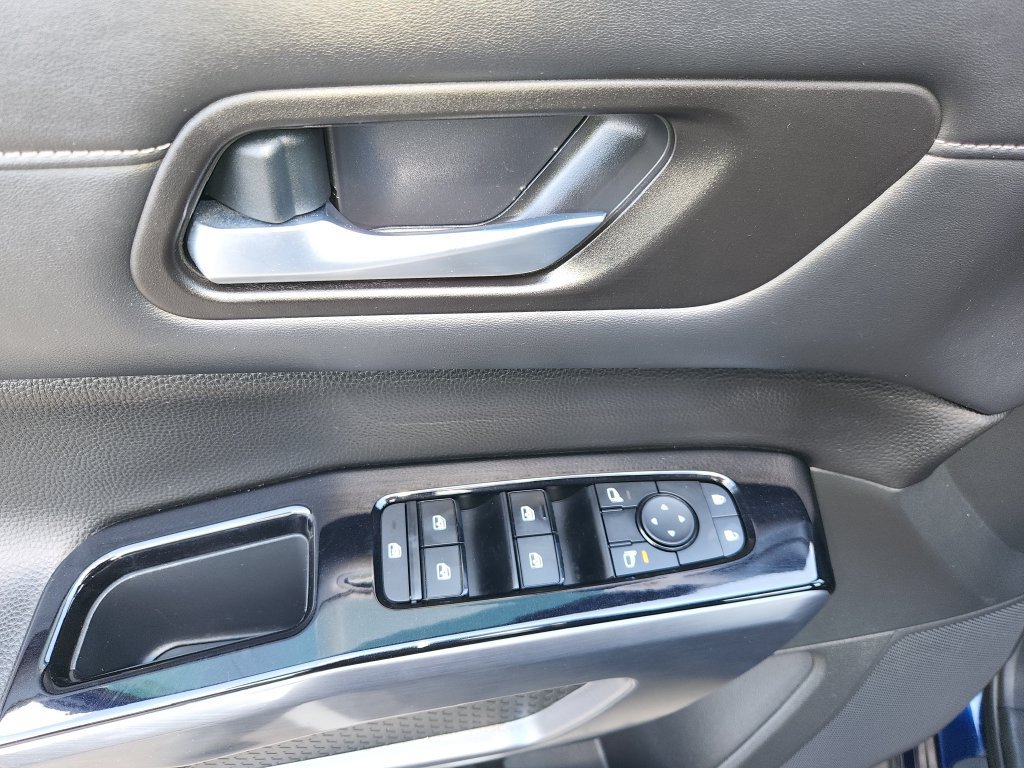 Used 2022 Nissan Pathfinder SL w/ SL Premium Package FWD image 32