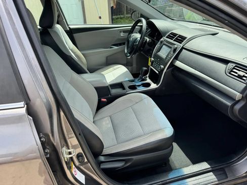 Used 2016 Toyota Camry SE FWD image 25