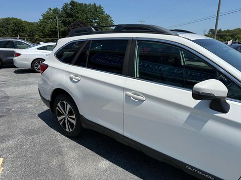 Used 2019 Subaru Outback 2.5i Limited AWD/4WD image 6