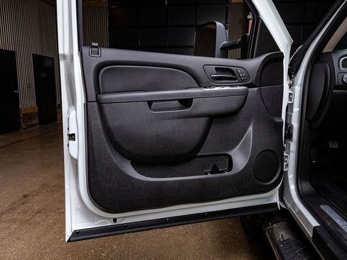 Used 2014 Chevrolet Silverado 2500 LTZ w/ LTZ Plus Package image 33