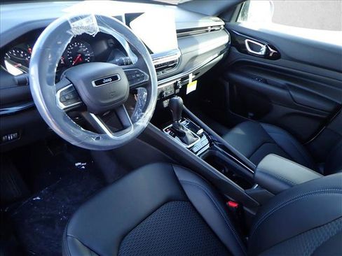 New 2026 Jeep Compass Latitude w/ Sun and Sound Group image 11