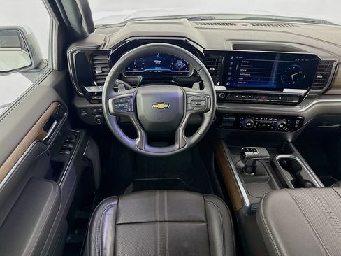 Used 2023 Chevrolet Silverado 1500 High Country w/ High Country Premium Package AWD/4WD image 19