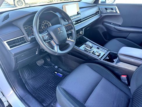 Used 2022 Mitsubishi Outlander ES image 11