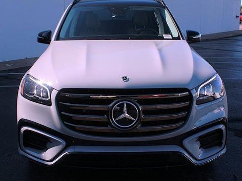 Used 2024 Mercedes-Benz GLS 580 4MATIC image 6