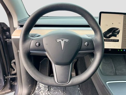 Used 2023 Tesla Model Y Long Range AWD/4WD image 11