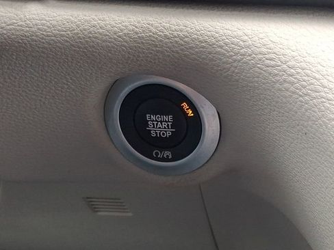 Used 2021 Chrysler Pacifica Touring-L image 24