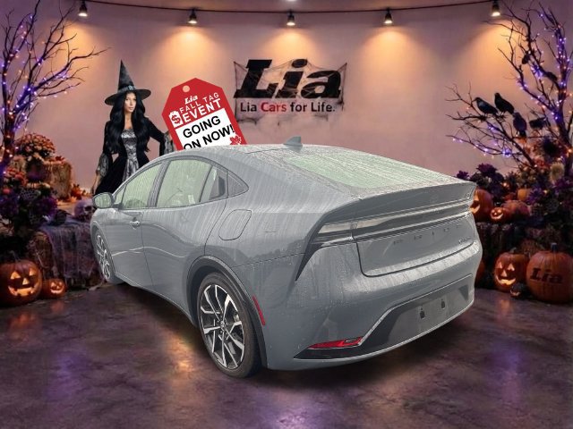 Used 2023 Toyota Prius Prime FWD image 5