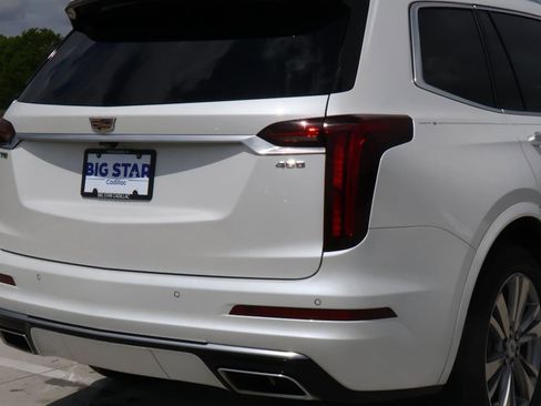 Used 2023 Cadillac XT6 Premium Luxury w/ LPO, Floor Liner Package FWD image 11