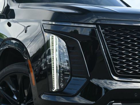 Used 2025 Cadillac Escalade ESV Sport Platinum w/ LPO, ONYX Package AWD/4WD image 6