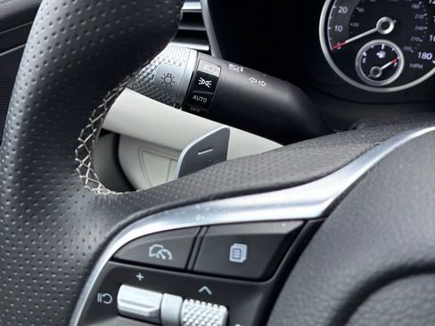 Used 2025 Genesis G70 2.5T image 27