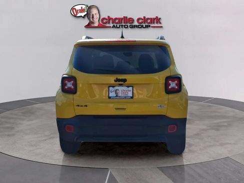 Used 2023 Jeep Renegade Latitude w/ Sun/Sound Group AWD/4WD image 4