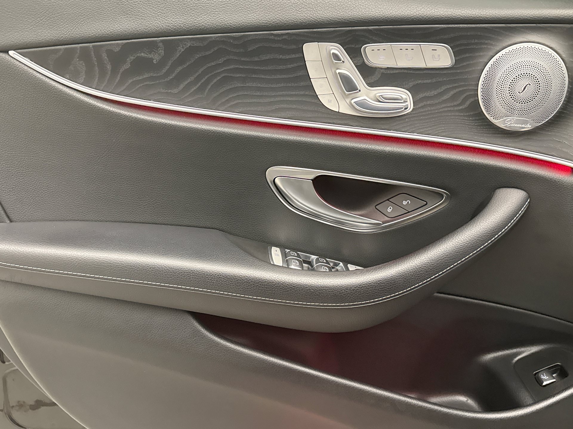 Used 2017 Mercedes-Benz E 300 4MATIC image 9