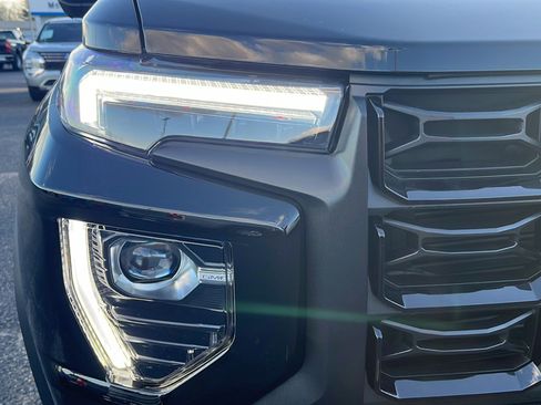 Used 2025 GMC Canyon Elevation w/ Convenience Package image 10