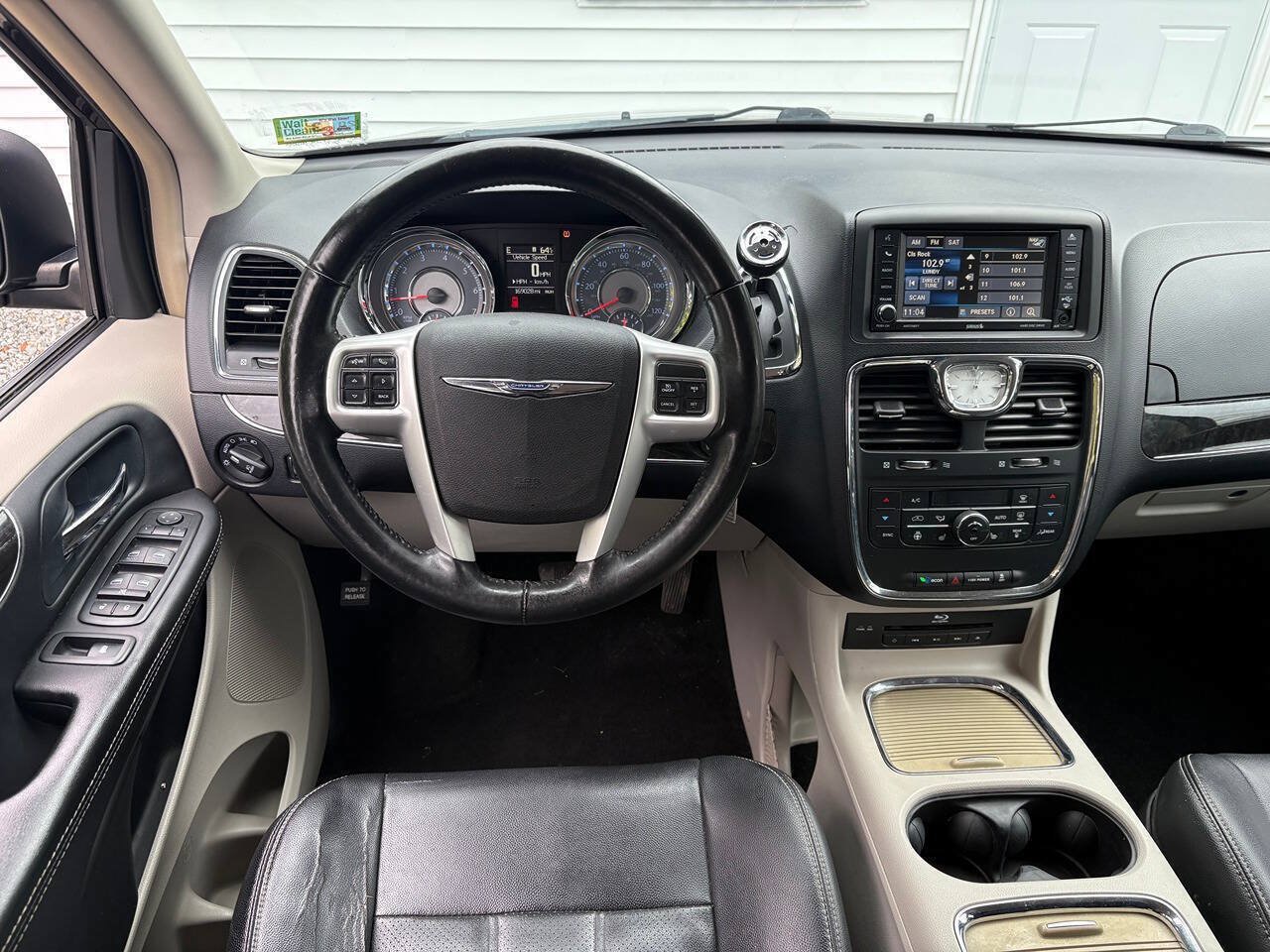 Used 2014 Chrysler Town & Country Touring-L w/ Driver Convenience Group FWD image 10