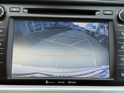 Used 2018 Toyota Highlander XLE image 19