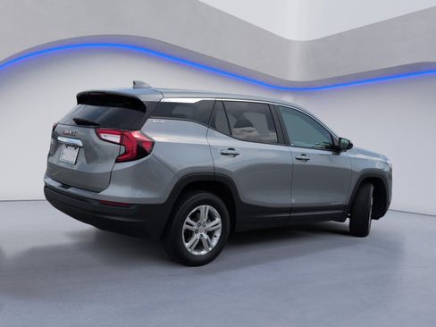 Used 2024 GMC Terrain SLE AWD/4WD image 4