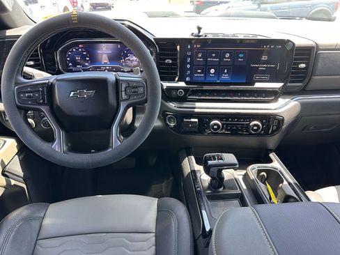 Used 2025 Chevrolet Silverado 1500 ZR2 w/ Technology Package AWD/4WD image 4