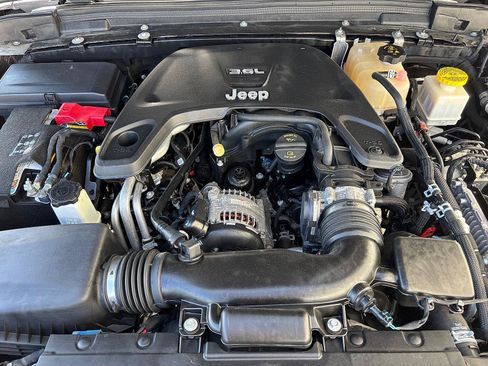 Used 2020 Jeep Gladiator Rubicon w/ Uconnect 4C Nav & Sound Group AWD/4WD image 8
