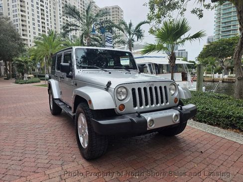 Used 2008 Jeep Wrangler Unlimited Sahara w/ Dual Top Group image 16