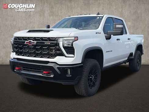 Used 2025 Chevrolet Silverado 2500 ZR2 w/ Technology Package AWD/4WD image 4