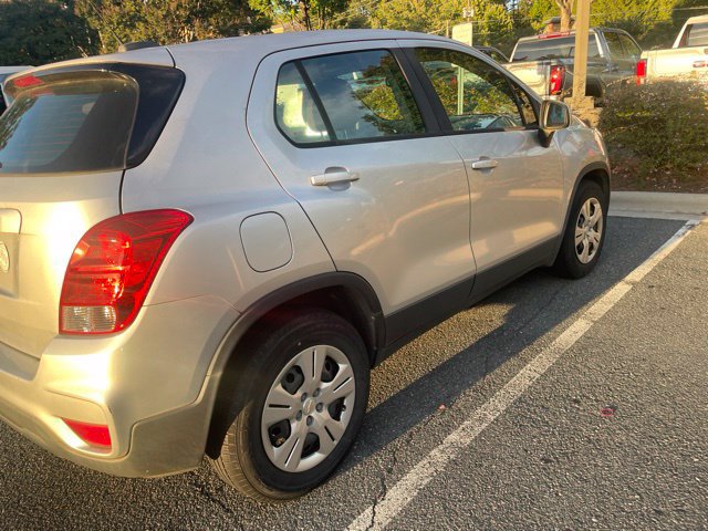 Used 2017 Chevrolet Trax LS FWD image 3