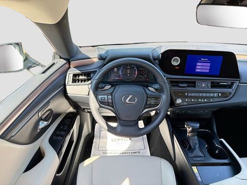 Used 2025 Lexus ES 350 w/ Premium Package image 17
