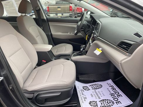 Used 2020 Hyundai Elantra SE image 11