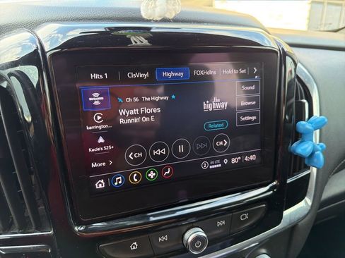 Used 2022 Chevrolet Traverse LT FWD image 10