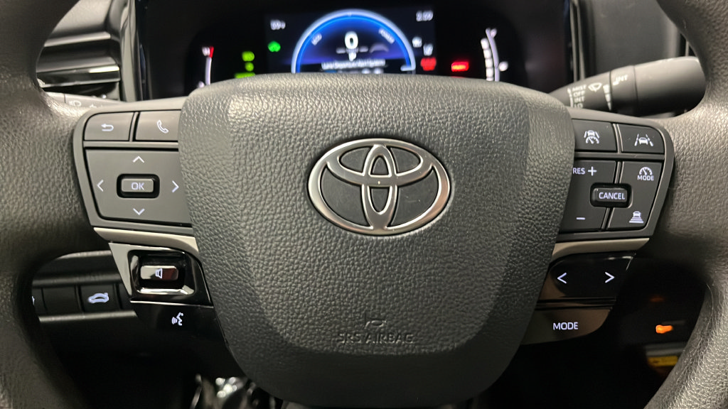 Used 2025 Toyota Camry LE FWD image 15