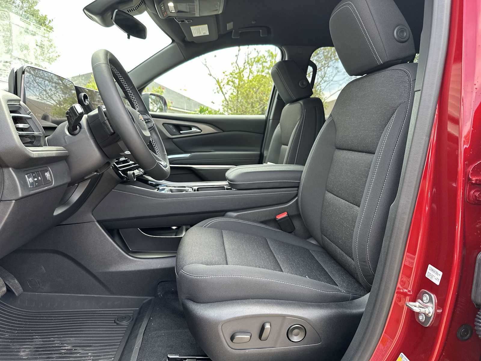 New 2026 Chevrolet Traverse LT w/ LPO, Floor Liner Package FWD image 15